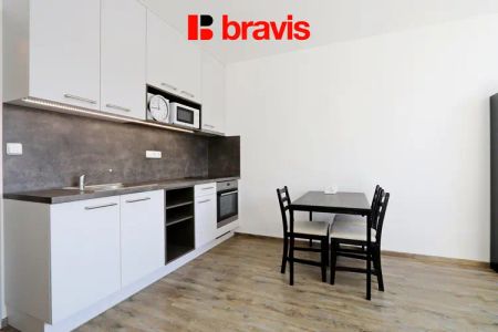 Pronájem bytu 1+kk, ul. třída Gen. Píky, Brno - Černá Pole, zařízený, parkování - Fotografie 3