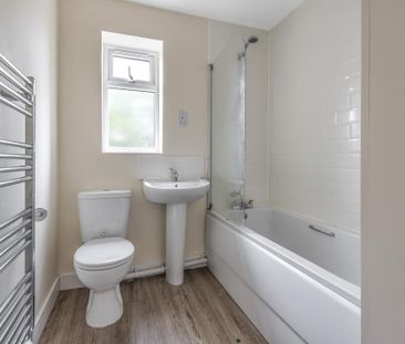 2 bedroom semi-detached house to rent - Photo 6