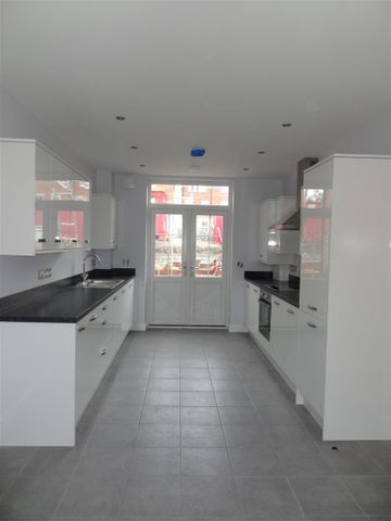 34 Rowland Court, Shrewsbury, SY2 6BW - Photo 2