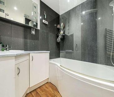 The Grove, Isleworth, TW7 - Photo 2