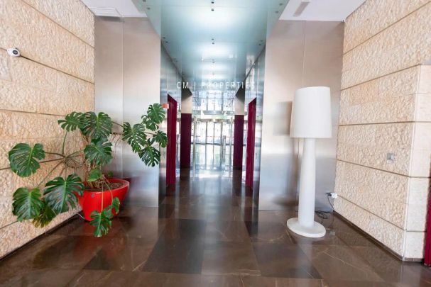 Valencia - Photo 1