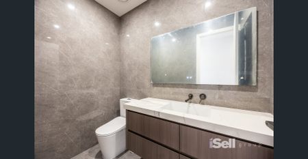 BRAND NEW LUXURY TOWNHOUSE WITH DUAL KITCHENS & MODERN FEATURES - Photo 2