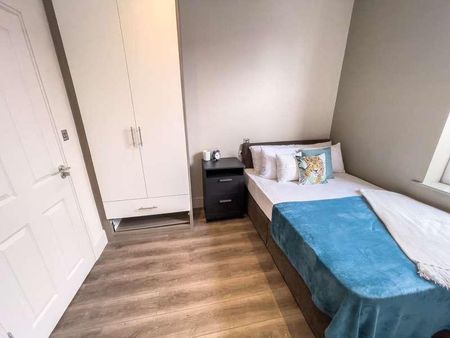 Esher Road, L6 - Photo 3