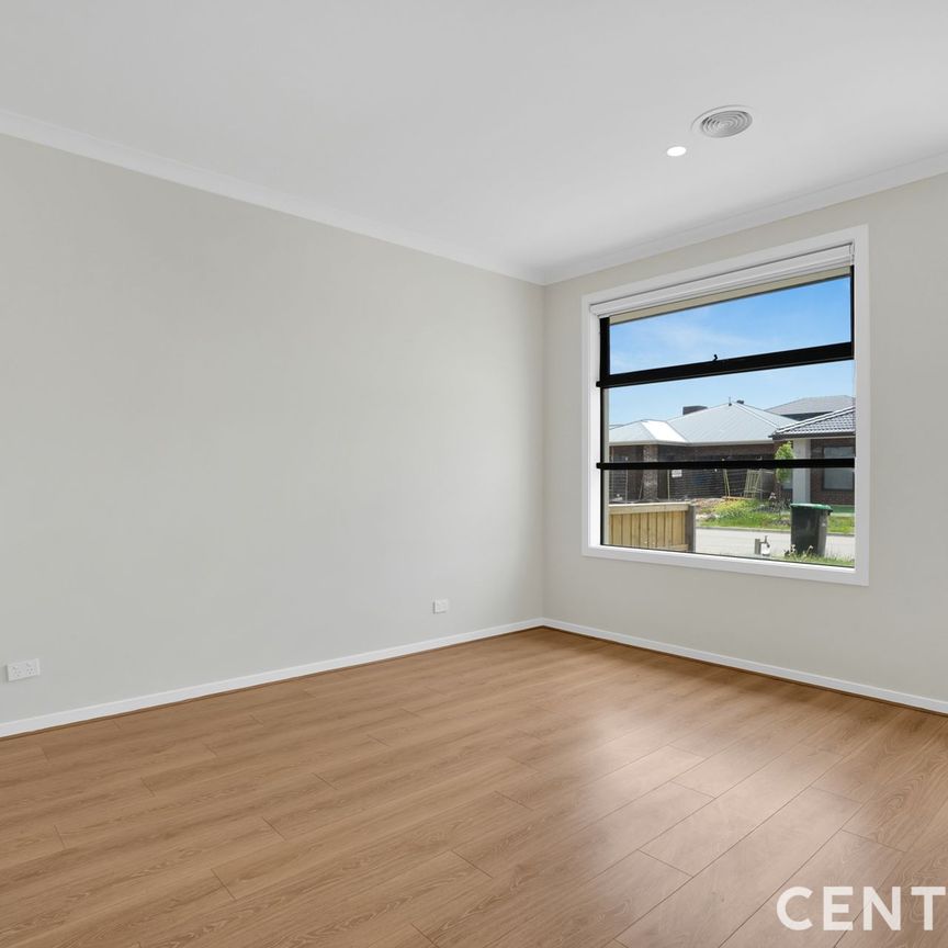 Beautifully Presented Home Close to All Amenities - Photo 1