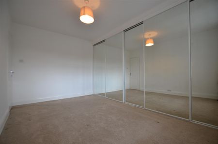 3 bedroom house - semi-detached - Photo 2