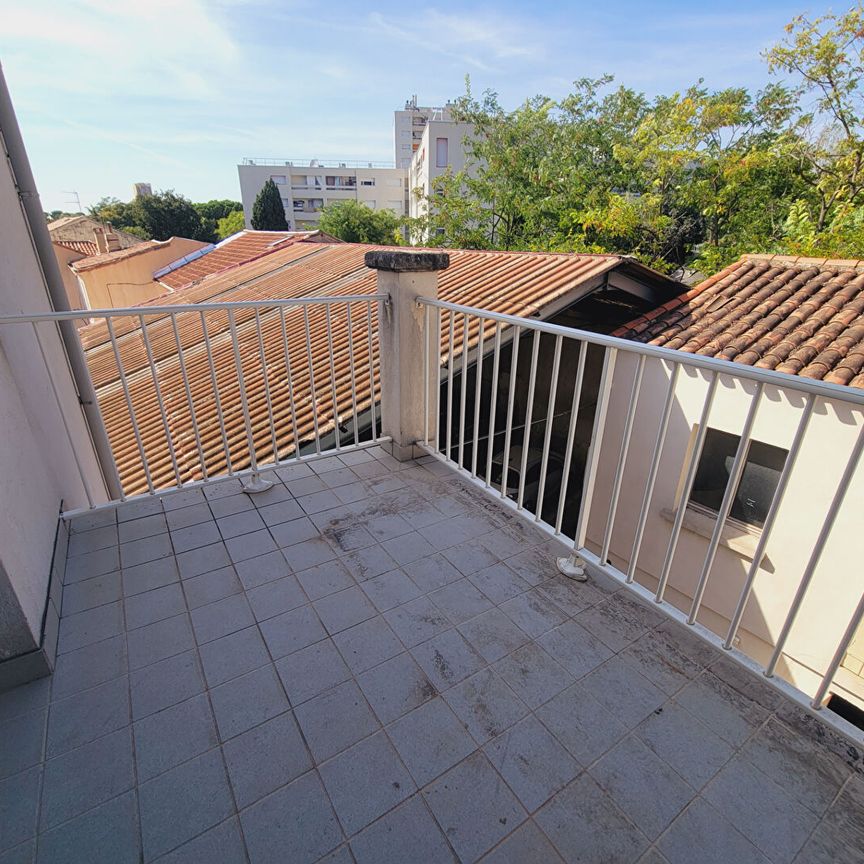 13014 - T1 MEUBLE au RDC avec balcon et parking - Photo 1