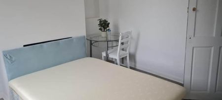 4 bedroom house to rent - Photo 2