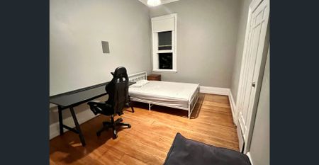 Quiet Room for renting - Photo 5