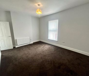 2 bedroom end of terrace house to rent - Photo 3