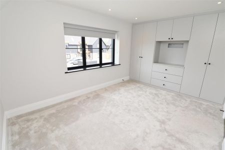 3 bedroom semi-detached house to rent - Photo 4