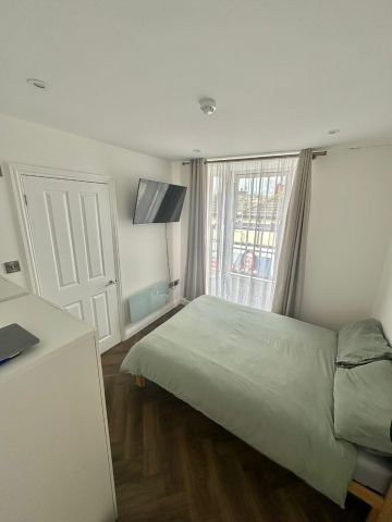 1 Bed Penthouse, Trafalgar St, BN1 - Photo 3