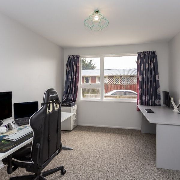 Private pet friendly home that is close to the beach! - Photo 1