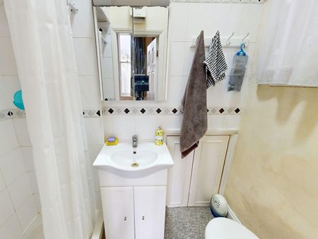 Studio flat to rent on - Photo 5