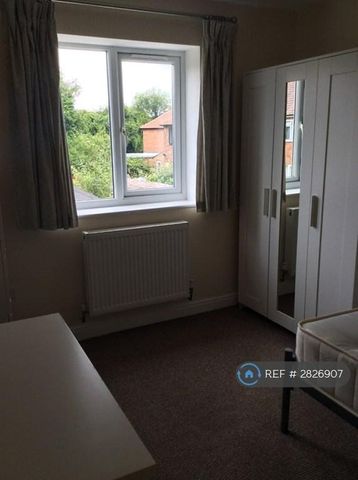 1 bedroom in a house share to rent - Photo 4