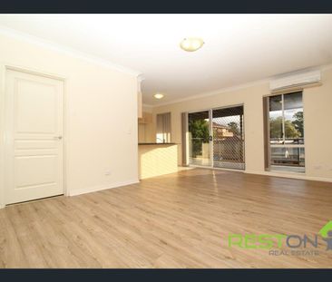 Large and Modern Three Bedroom Apartment! - Photo 6