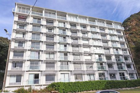 Oriental Parade Living - Photo 4