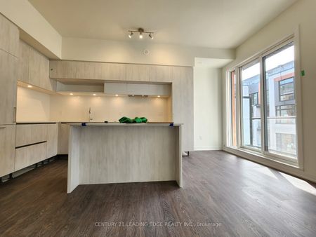 Condo Townhouse For Lease | N8138852 - Photo 3