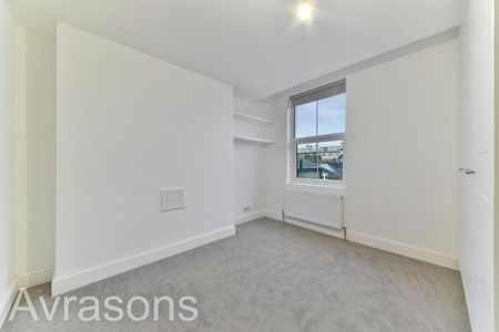 3 bedroom flat to rent - Photo 4