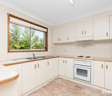 Spacious Freestanding Unit - Photo 5