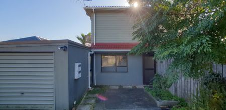 MEADOWBANK: Meadowbank Road Three Bed two level Townhouse in this sought after location - Photo 2