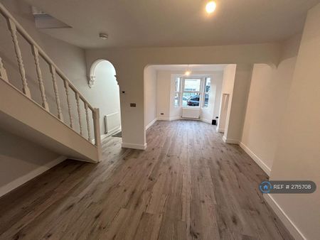 3 bedroom terraced house to rent - Photo 3