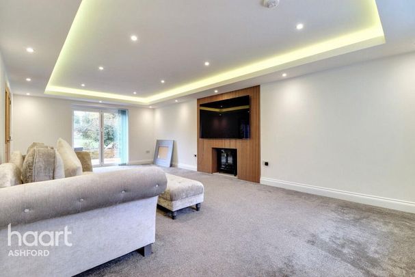 4 bedroom detached house to rent - Photo 1