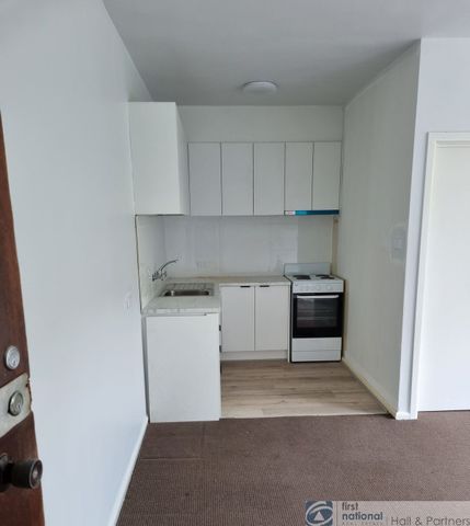 Ideally Located Flat - Photo 5