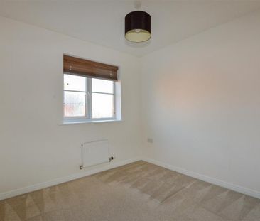 3 bedroom end of terrace house to rent - Photo 2