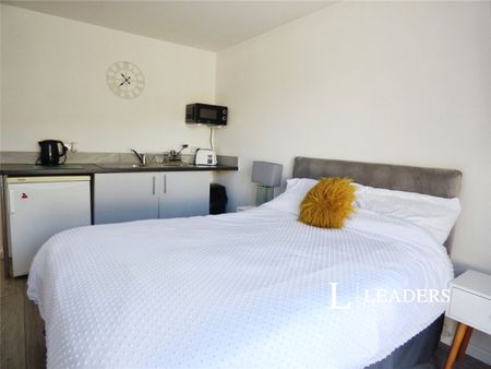 studio to rent Mill Lane, Wick, BN17 - Photo 4