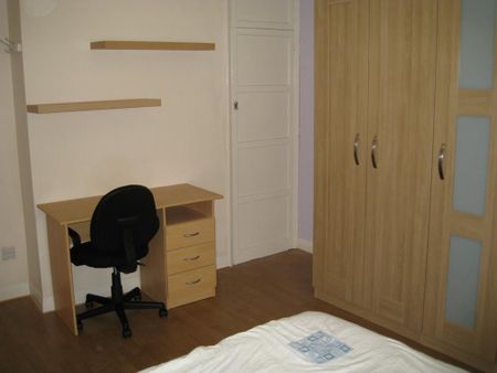 1 bedroom in a flat share to rent - Photo 5