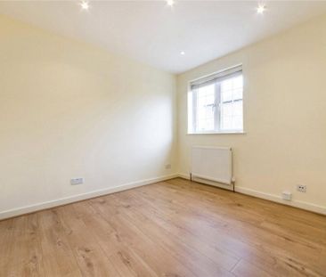 4 Bed Semi-Detached House, John Silkin Lane, SE8 - Photo 3