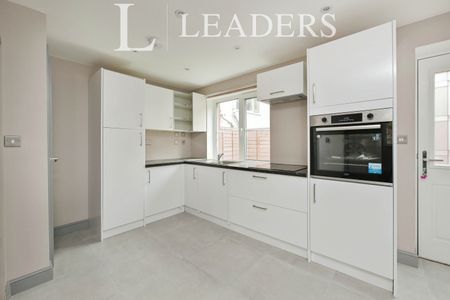 3 bedroom detached to rent Foundry House, Daventry, NN11 4RH - Photo 2