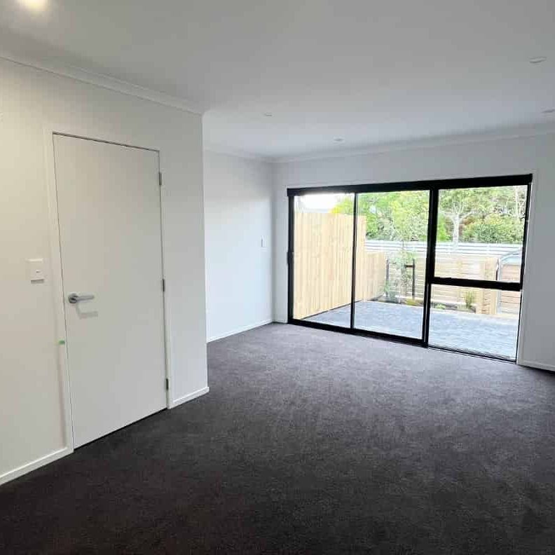 Brand New Home in a Quiet Chartwell Street - Photo 1