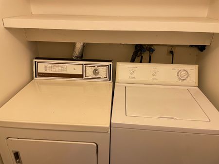 IN SUITE LAUNDRY! 2 BED TOP FLOOR SUITE SMALL PET FRIENDLY! - Photo 3