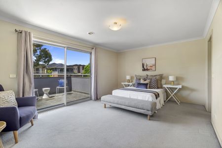 Gorgeous Family Home with Modern Amenities in South Morang - Photo 4