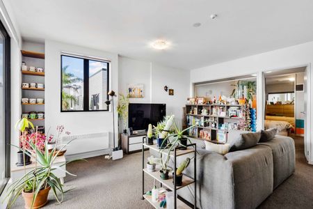 Everything at your Fingertips - Photo 4