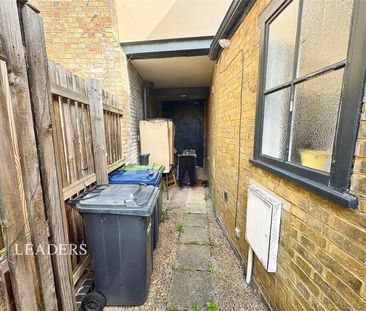 3 bedroom house to rent The Broadway, St. Ives, PE27 - Photo 2