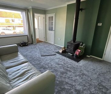 3 bedroom semi-detached bungalow to rent - Photo 3
