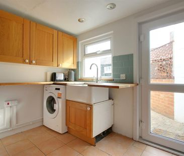 High Street, Wing - Photo 6