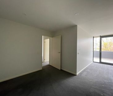 Modern Apartment for Rent – Prime North Melbourne Location! - Photo 3