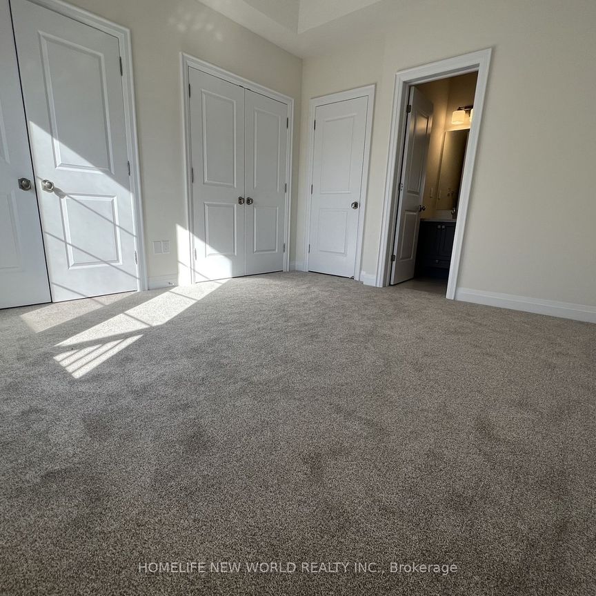 Townhouse For Lease | N8133290 - Photo 1