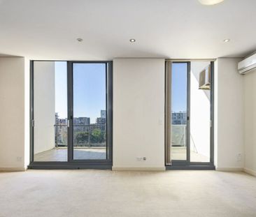 Modern 2 bedroom split level unit - Photo 3