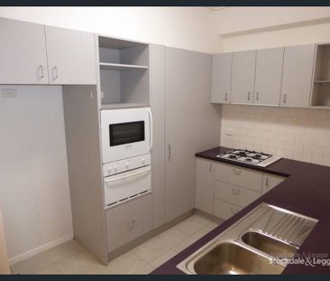 IMMACULATE 3 BEDROOM, 2 BATHROOM TOWNHOUSE + AIR CONDITIONING! - Photo 3