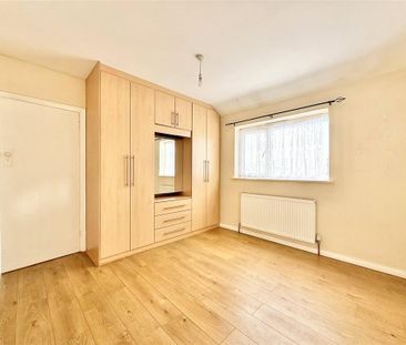 3 bedroom end of terrace house to rent - Photo 4