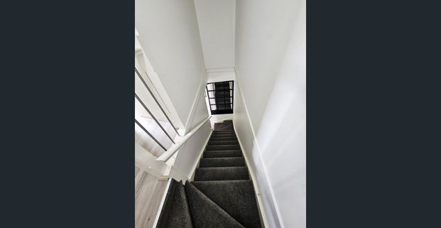 Charming 2 Bedroom Townhouse in a Prime Location - Photo 1