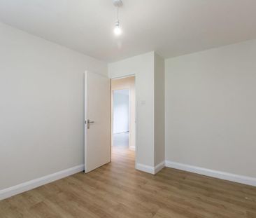 2 bedroom ground floor flat to rent - Photo 2