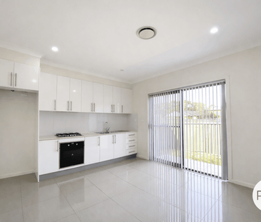 Spacious And Modern 3 Bedroom Townhouse - Photo 5