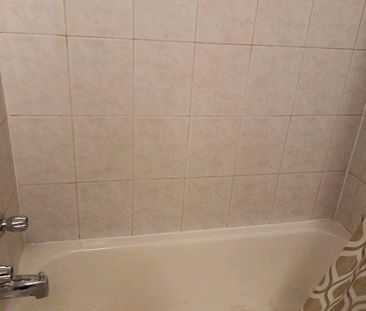 logement à louer 21/2 poêle, frigo inclus. chauffage électricité et... - Photo 3