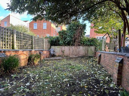 3 bedroom end of terrace house to rent - Photo 4