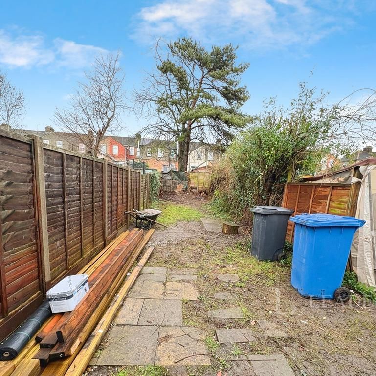 3 bedroom terraced house to rent - Photo 1